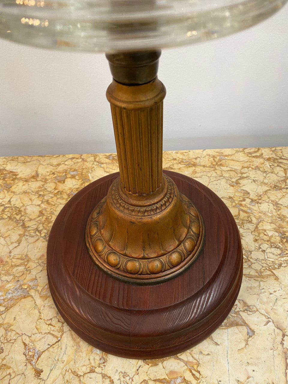 Edwardian ribbed glass kero lamp on a turned wooden base. Circa 1900's.