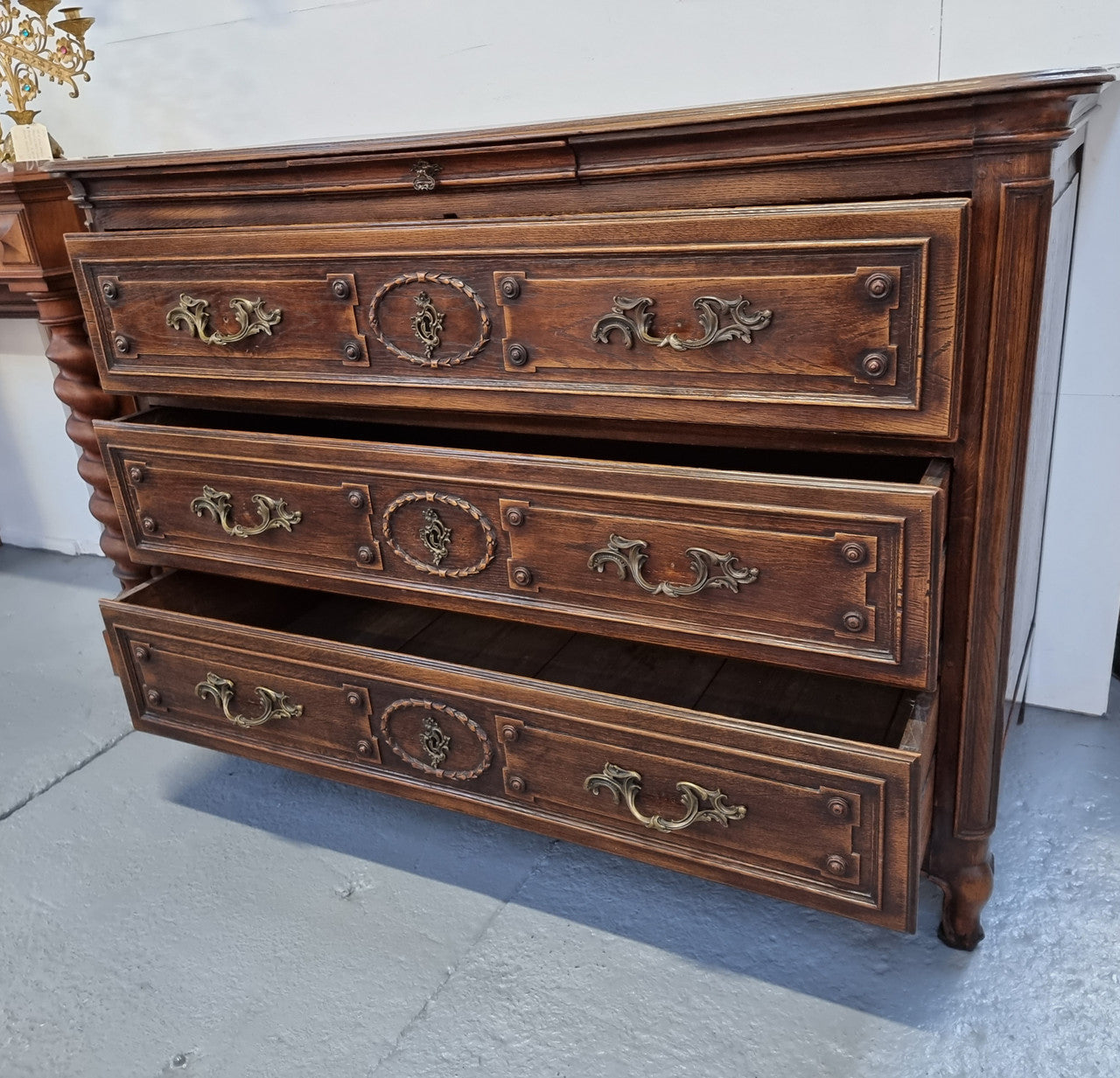 Early 19th century carved Oak three-drawer commode. Beautiful handles and has a small hidden drawer at the top. In good original detailed condition. Please note keys are not included.
