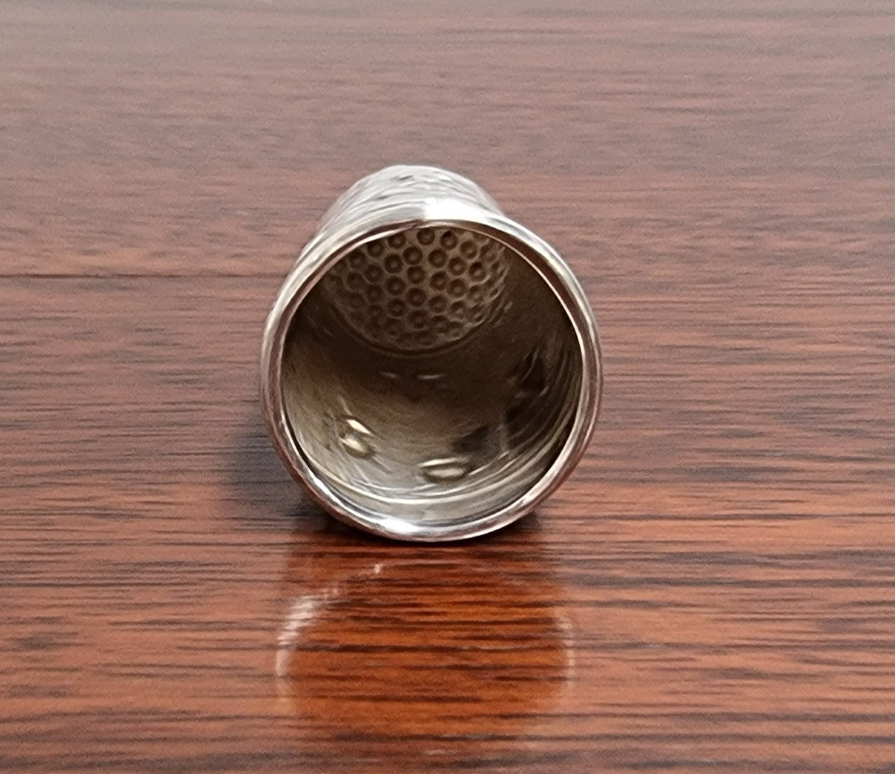 Sterling silver boxed thimble from the Heritage Collection “Three Kings”. Birmingham 1991.