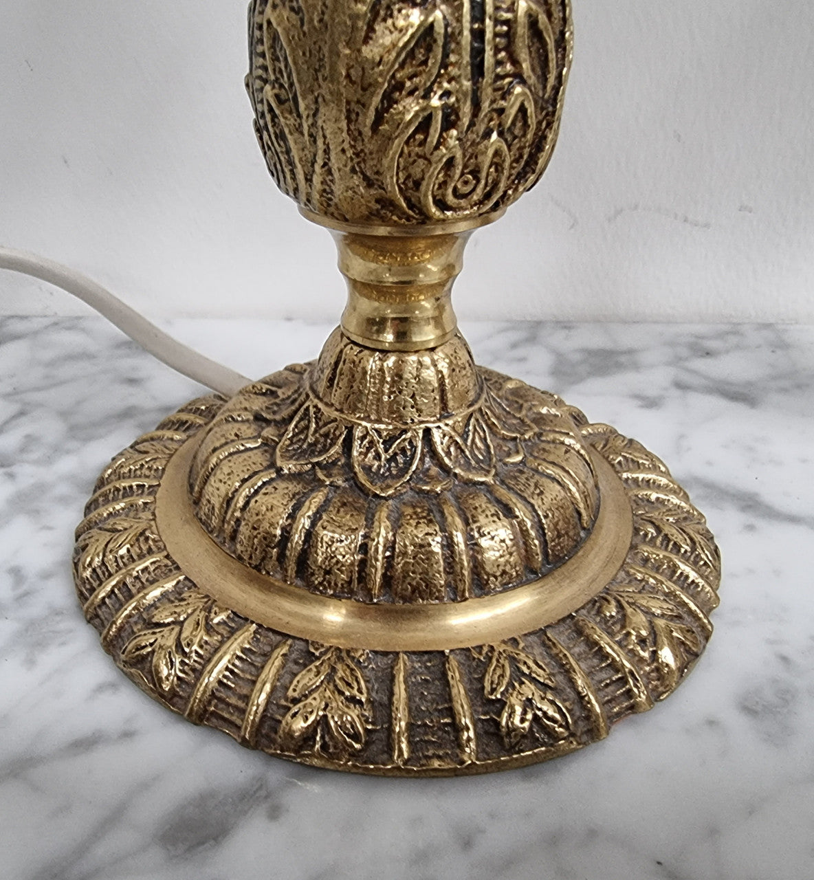 Lovely Vintage pair of etched glass table lamps in good working order.