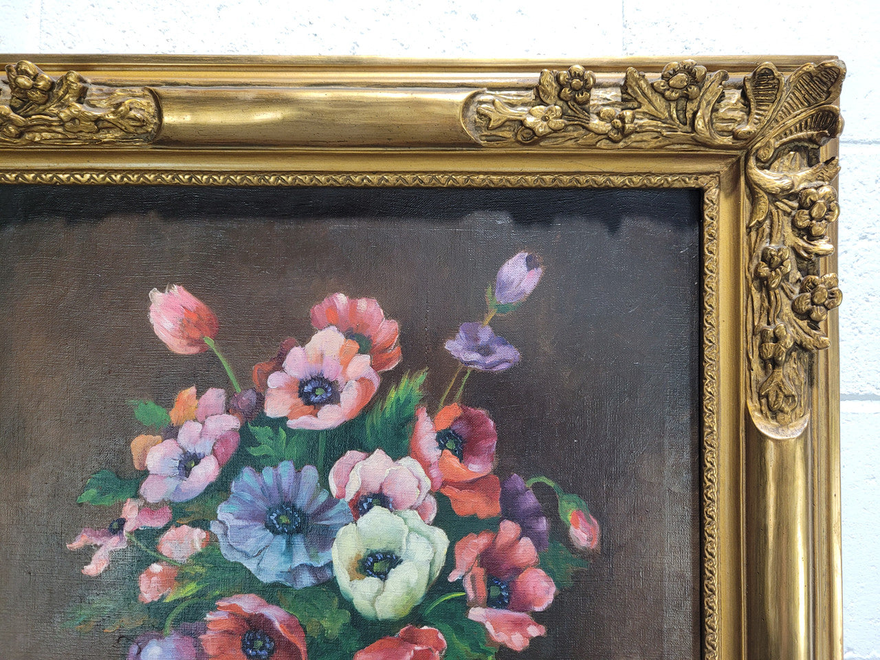Beautiful French signed oil on canvas painting, depicting floral arrangement in good original gilt frame.