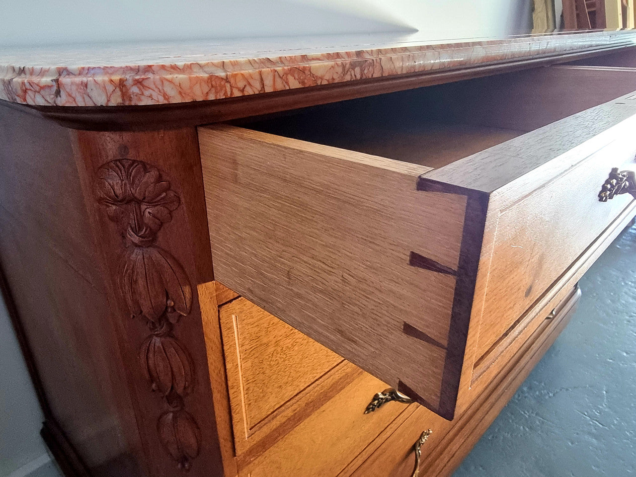 French Louis 16th style Walnut marble top commode. It has a beautiful marble top and has five drawers. In good original detailed condition. Please note keys are not included.