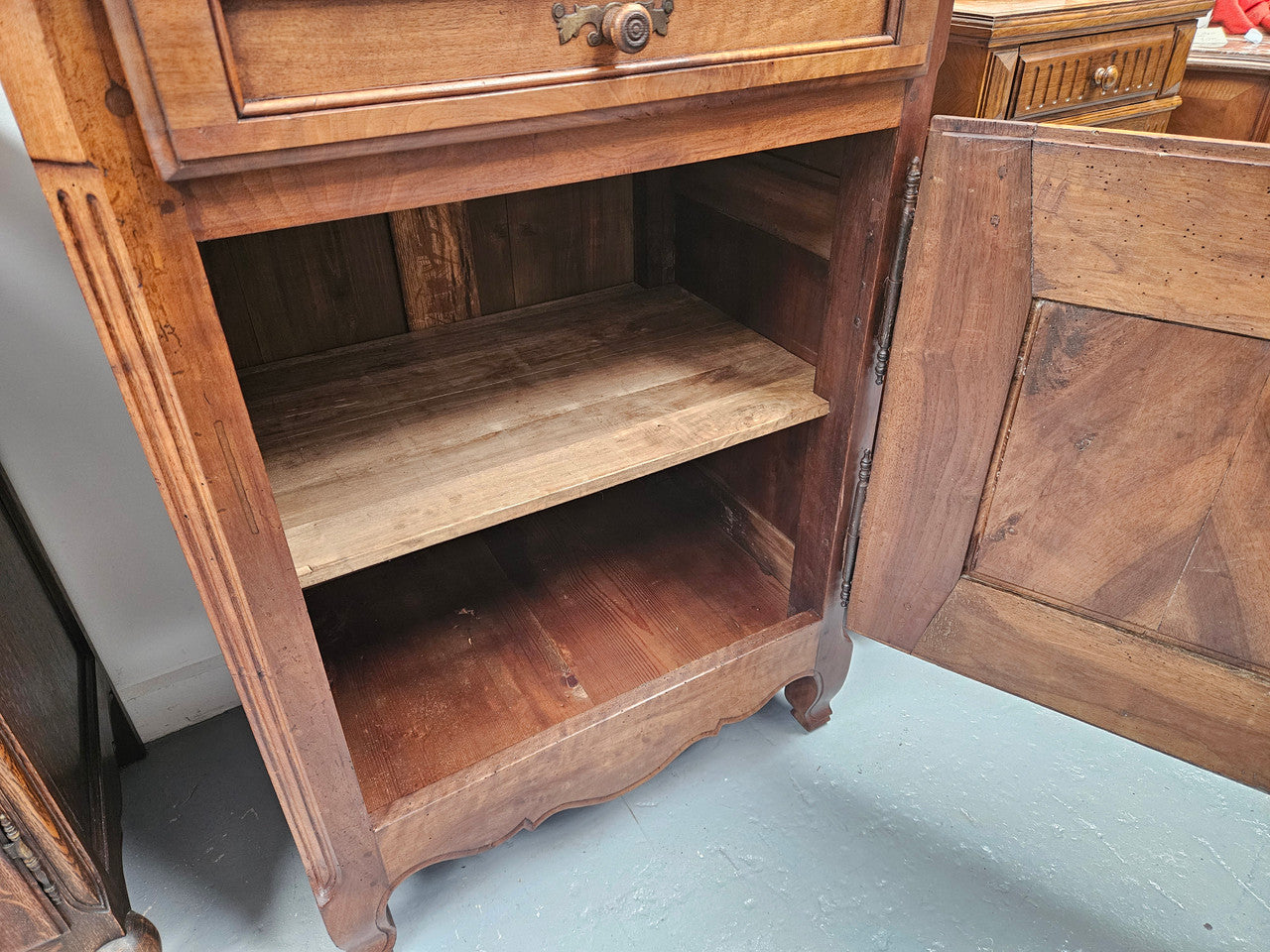 Louis XVth style walnut cupboard with 1 drawer & 2 shelves. Circ: 1930's. In good original condition.