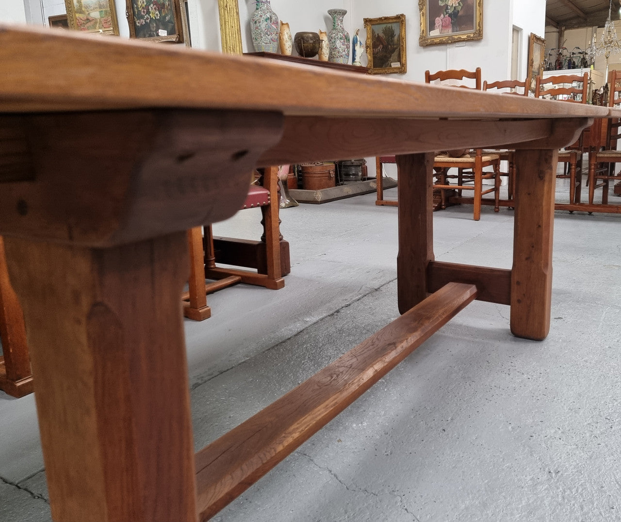 French Oak Farmhouse table with a beautiful pedestal base and can easily be extended by adding extension leaves at both ends. In good original restored condition.