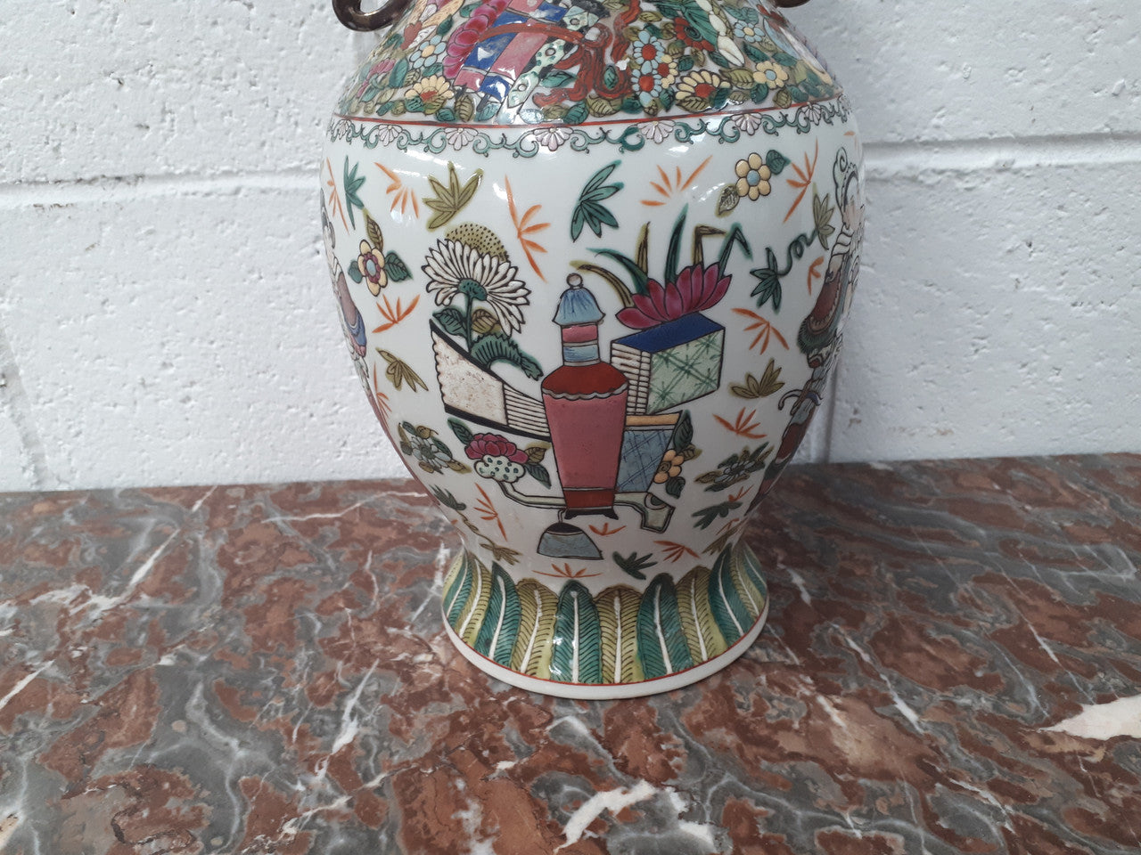 Antique 19th Century Chinese export hand-painted Qing Dynasty vase. Chien-Lung base. Rego mark to (1736-1795)