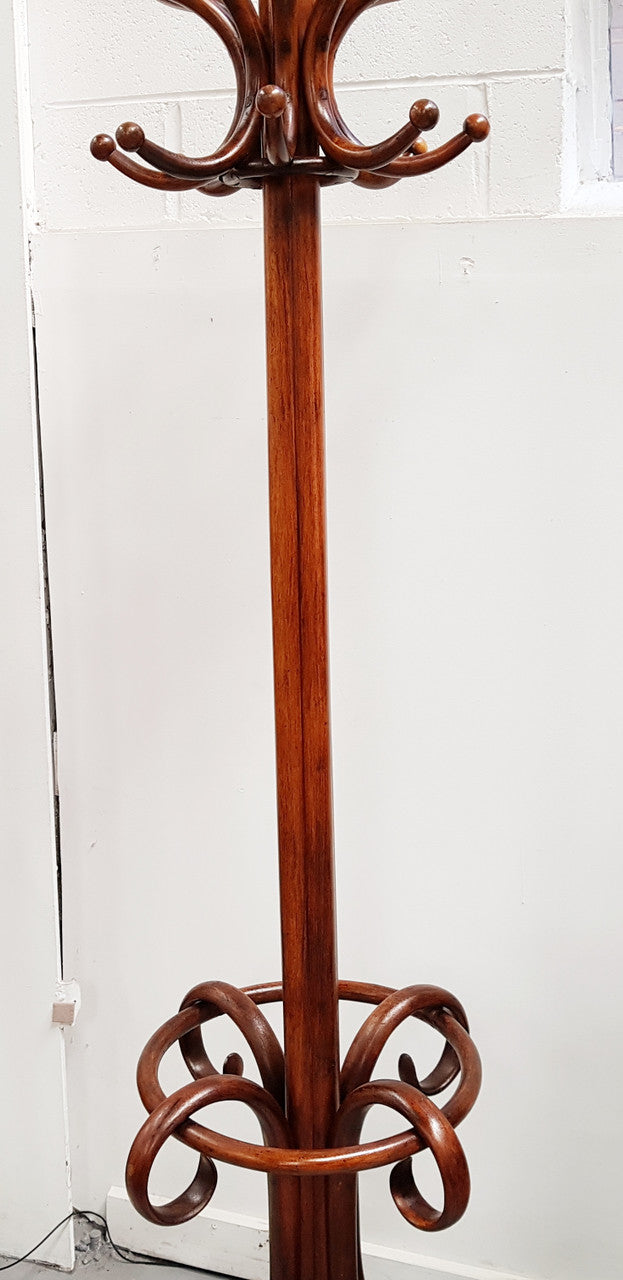 A great example of an Antique French walnut stained Thonet style hat and coat stand in very good restored condition. Very sturdy and solid. Hard to find. Circa 1900.