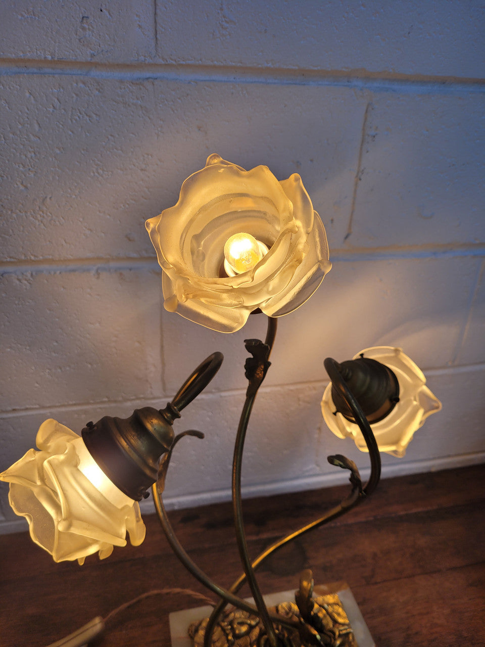 Art Deco alabaster and gilt brass table lamp with three branches and glass tulip shades. In good original detailed working condition.