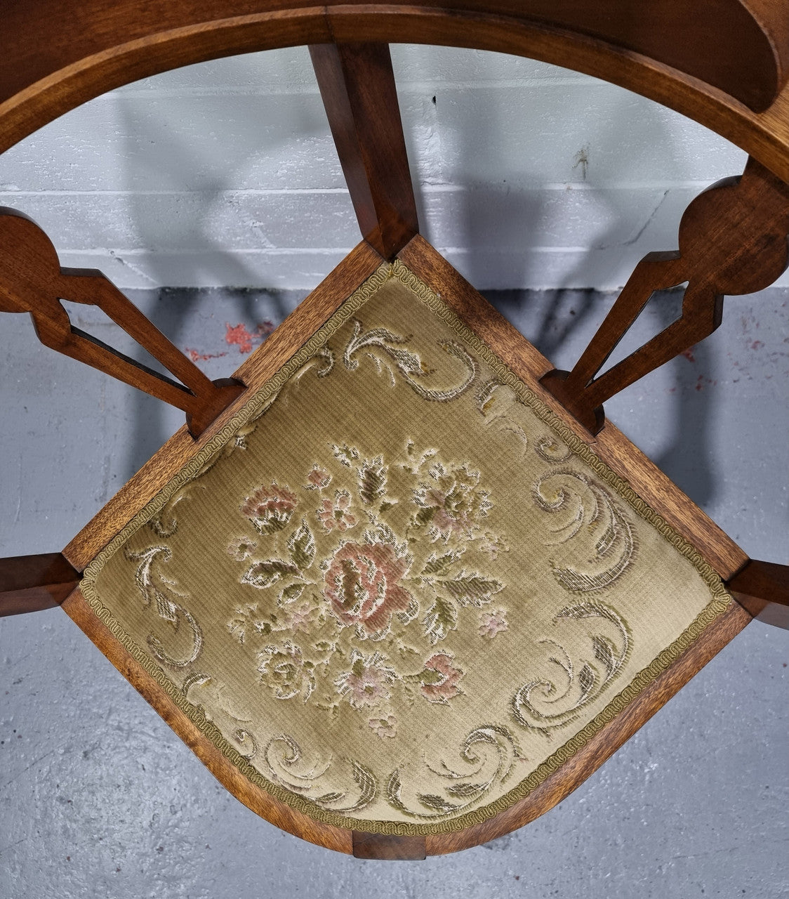 Mahogany upsholstered corner chair. It is in good original condition with clean upholstery.