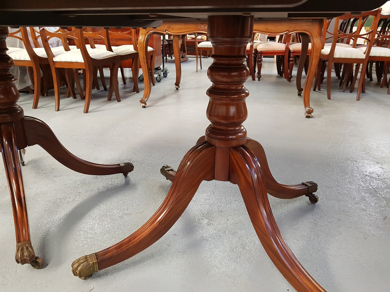 Good Quality Vintage Mahogany Regency Style Extension Table Dining Setting