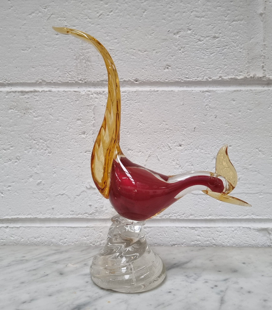 Beautiful Murano glass bird with its original sticker underneath in good original condition.