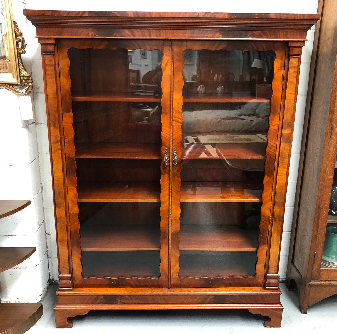Beautiful Victorian flame Mahogany bookcase/display cabinet. It has four adjustable shelves and is in good original detailed condition.