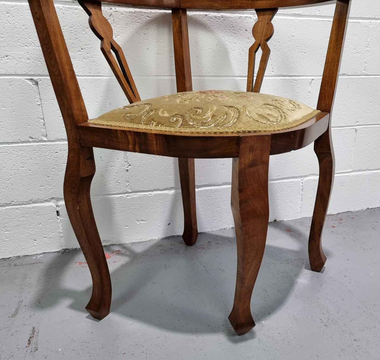 Mahogany upsholstered corner chair. It is in good original condition with clean upholstery.