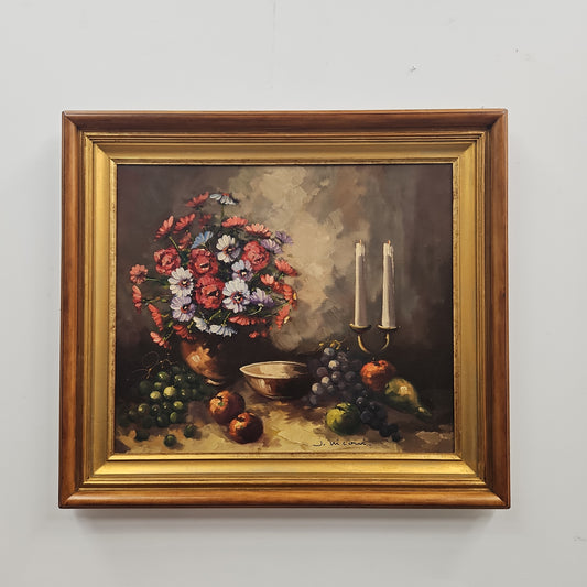 Lovely oil on canvas painting in original gilt frame, it is in good original condition. Please see photos as they form part of the description.