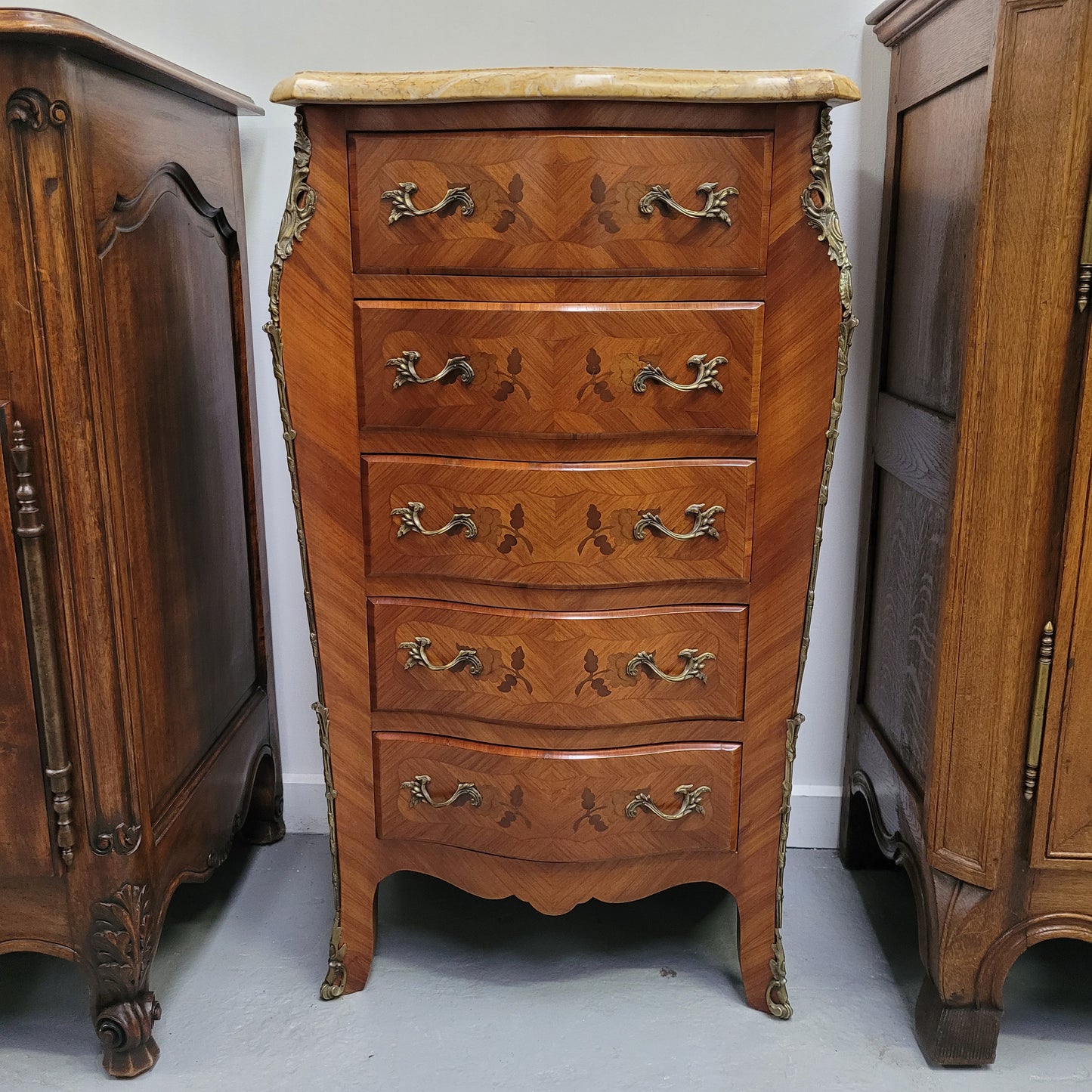 Stunning chest of five drawers with a marble top and decorative marquetry inlay. From circa 1930's this pieces has been fully restored. 