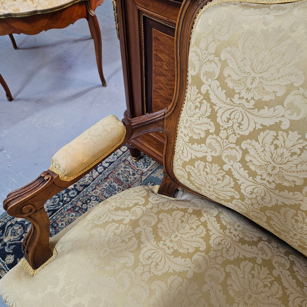 Stunning Louis XV style nicely upholstered walnut settee. Upholstery is in very good original condition, please view photos as they form part of the description. 