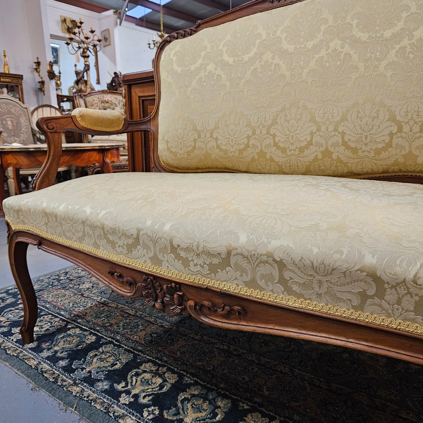 Stunning Louis XV style nicely upholstered walnut settee. Upholstery is in very good original condition, please view photos as they form part of the description. 