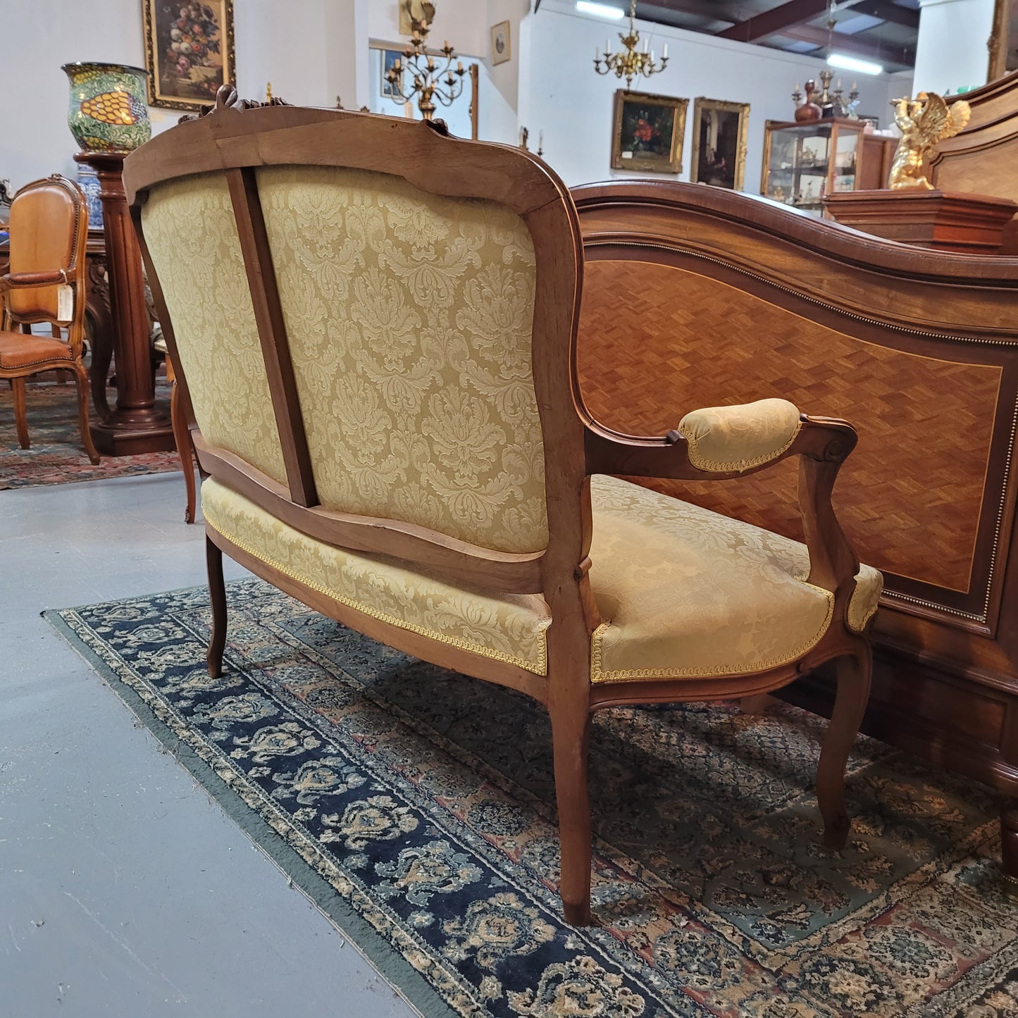 Stunning Louis XV style nicely upholstered walnut settee. Upholstery is in very good original condition, please view photos as they form part of the description. 