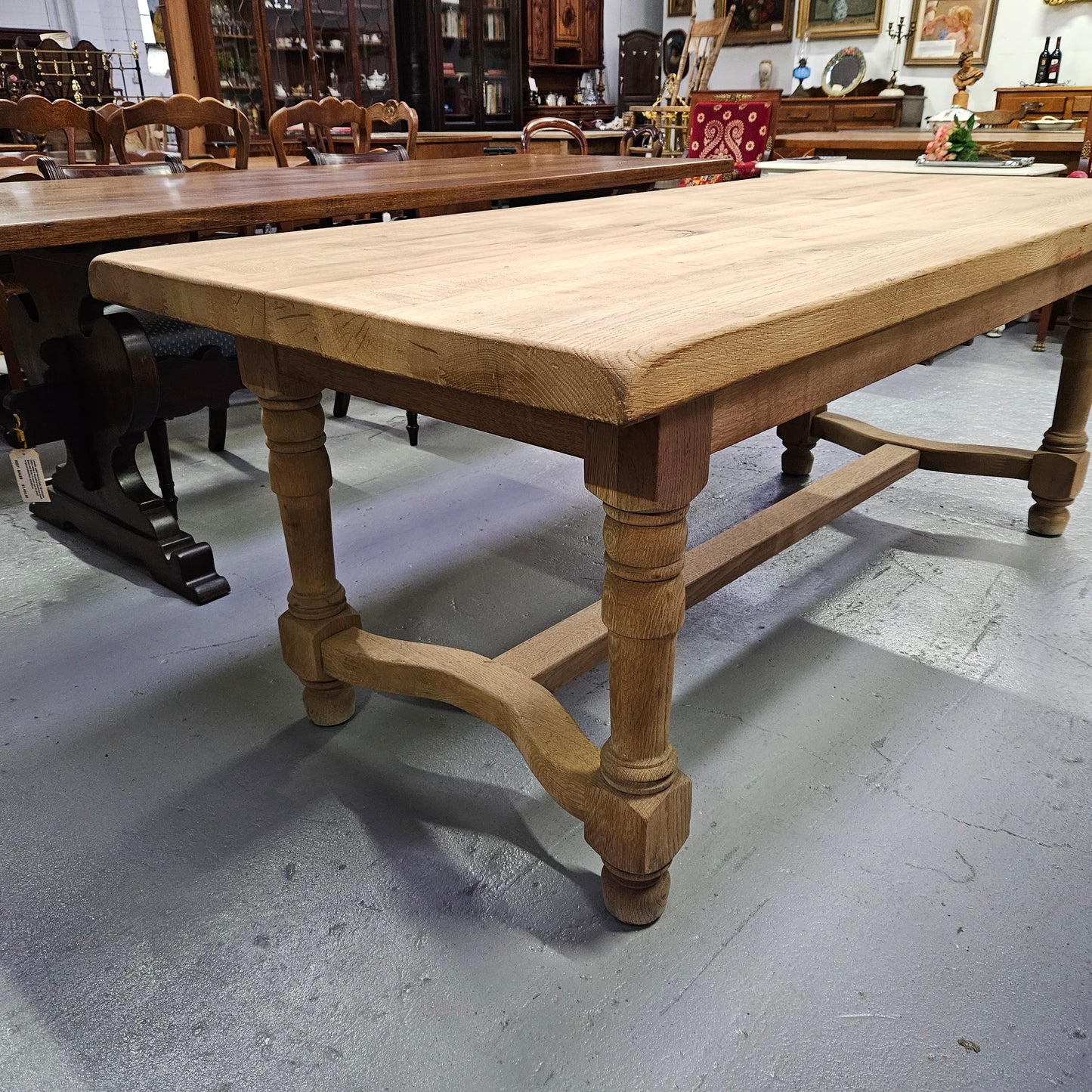 Stunning raw French farmhouse table in great original condition. This table can comfortably sit 8 people. Please see photos as it form part of the description. 