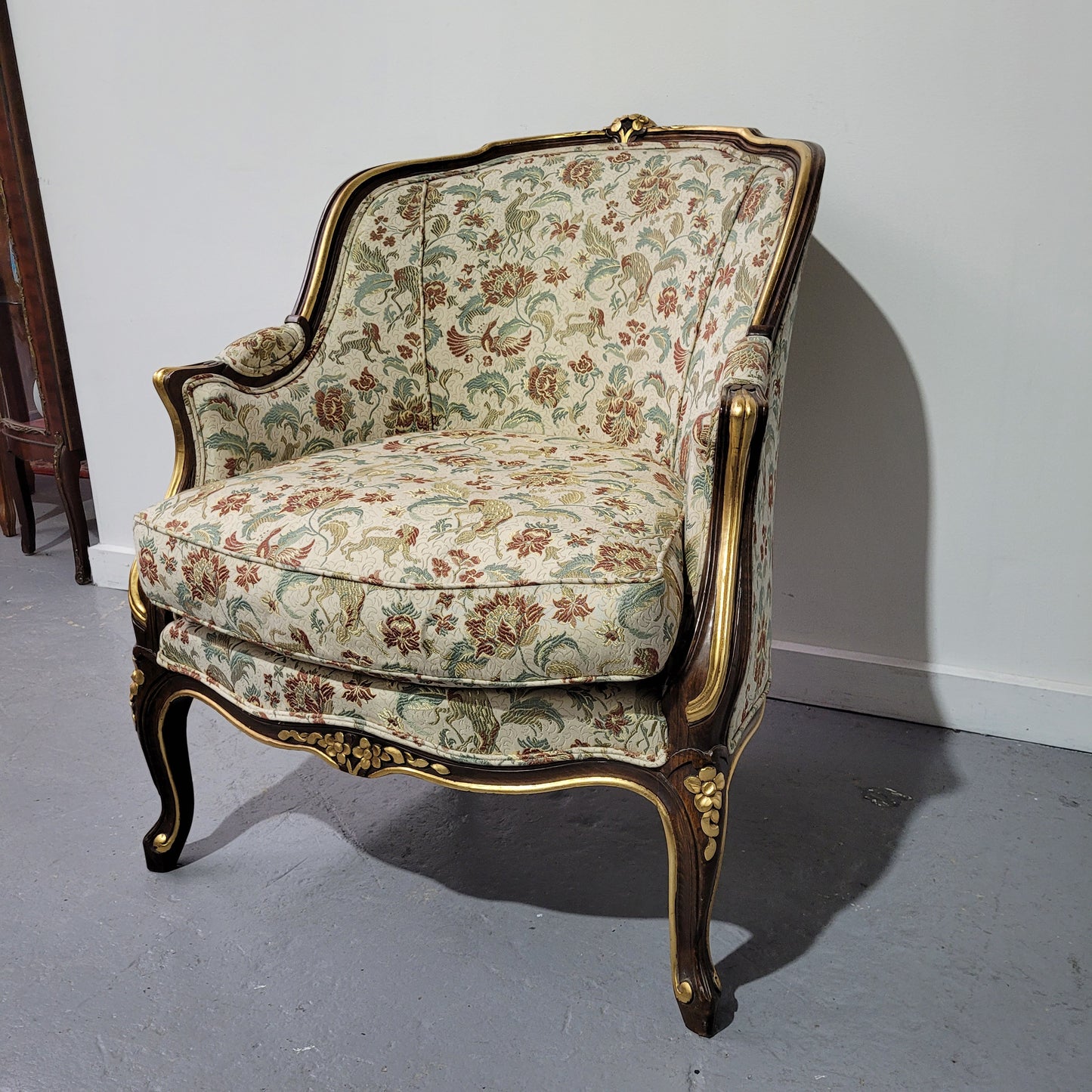 Vintage Louis XV style armchair with stunning upholstery. It is in great original condition. Please see photos as they form part of the description.