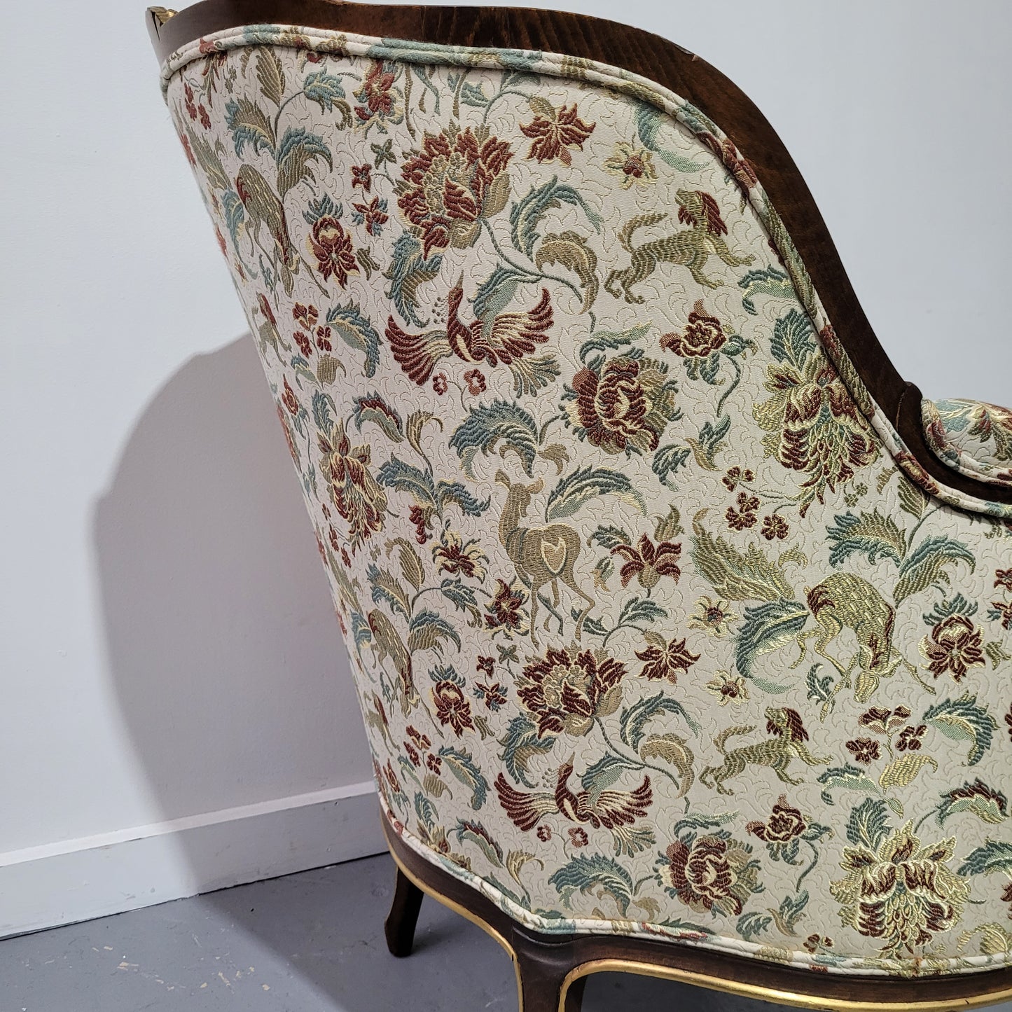 Vintage Louis XV style armchair with stunning upholstery. It is in great original condition. Please see photos as they form part of the description.