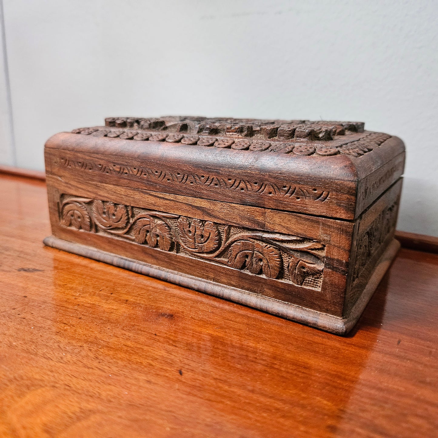 Antique hand carved trinket/ jewellery box. In good original condition, please view photos as they help form part of the description. 