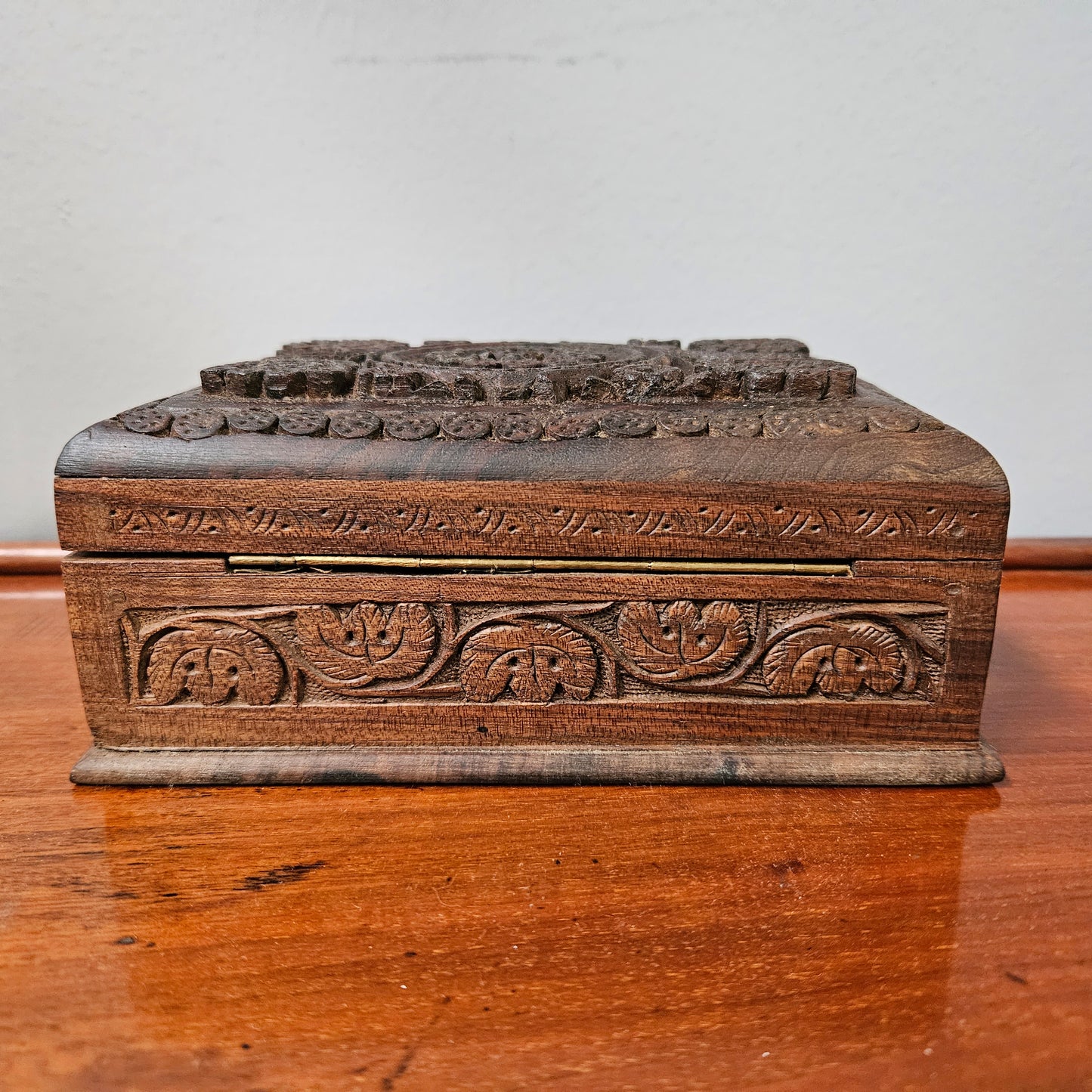 Antique hand carved trinket/ jewellery box. In good original condition, please view photos as they help form part of the description. 
