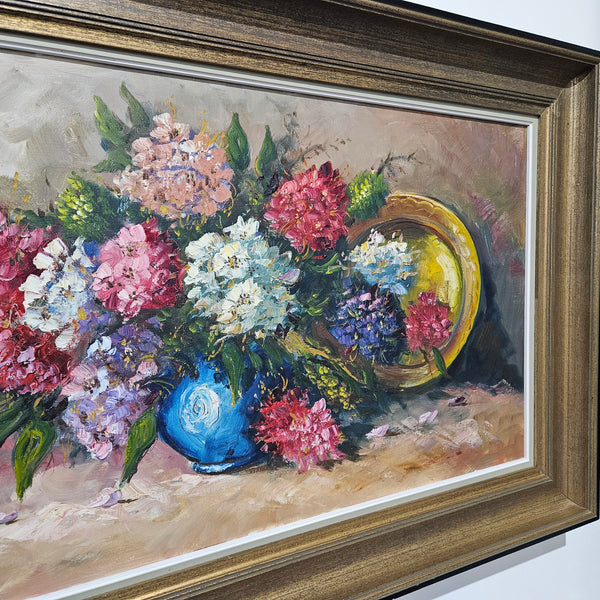 Stunning large floral oil on canvas painting in great original condition. Please see photos as they form part of the description 
