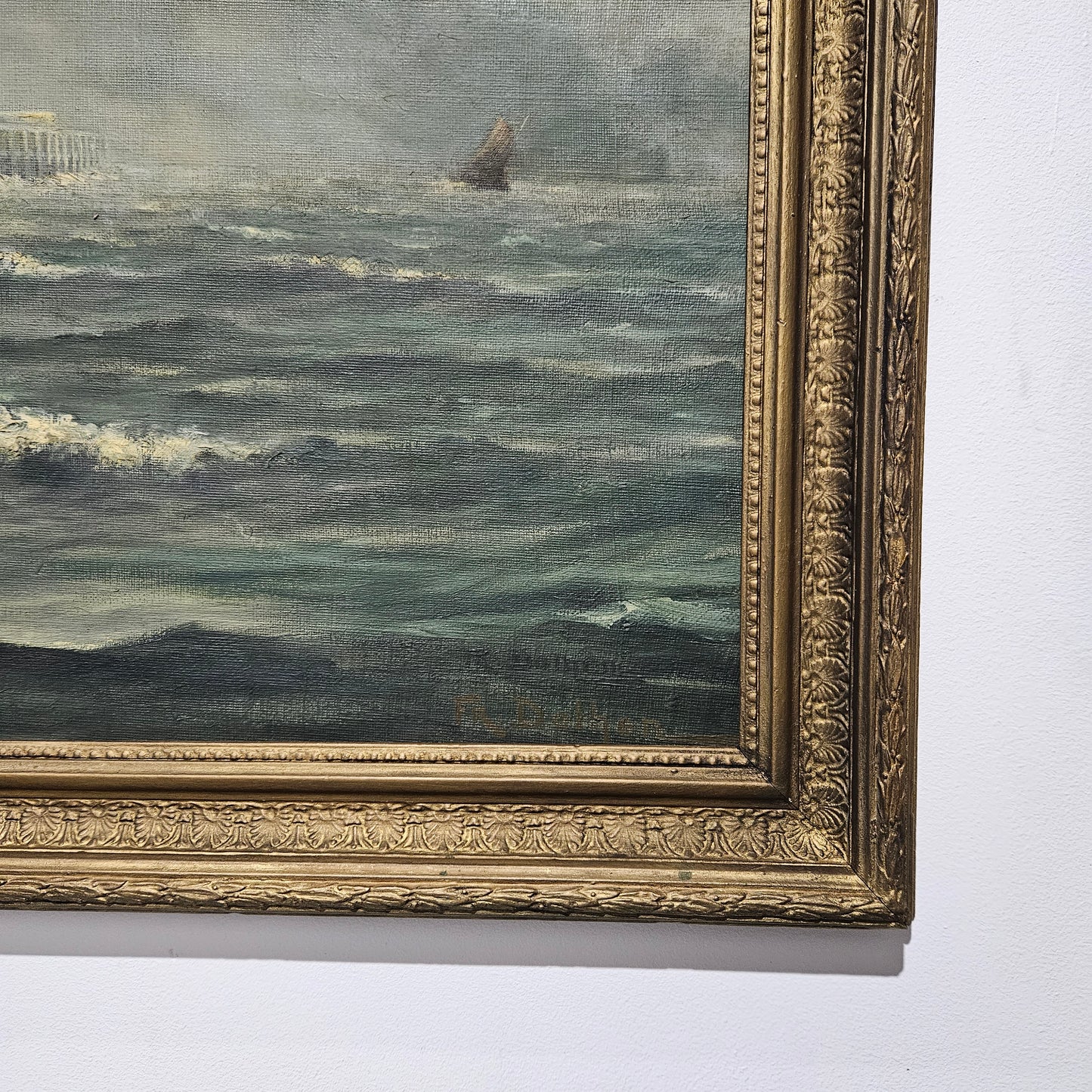 Stunning signed oil on board painting of a rough ocean scene, the painting has a gilt frame and is in great original condition. Please see photos as they form part of the description. 