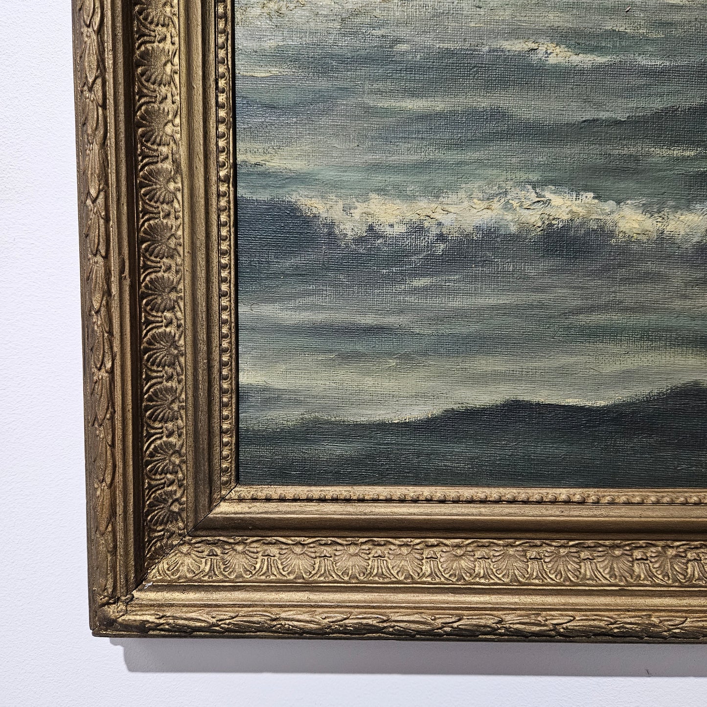 Stunning signed oil on board painting of a rough ocean scene, the painting has a gilt frame and is in great original condition. Please see photos as they form part of the description. 
