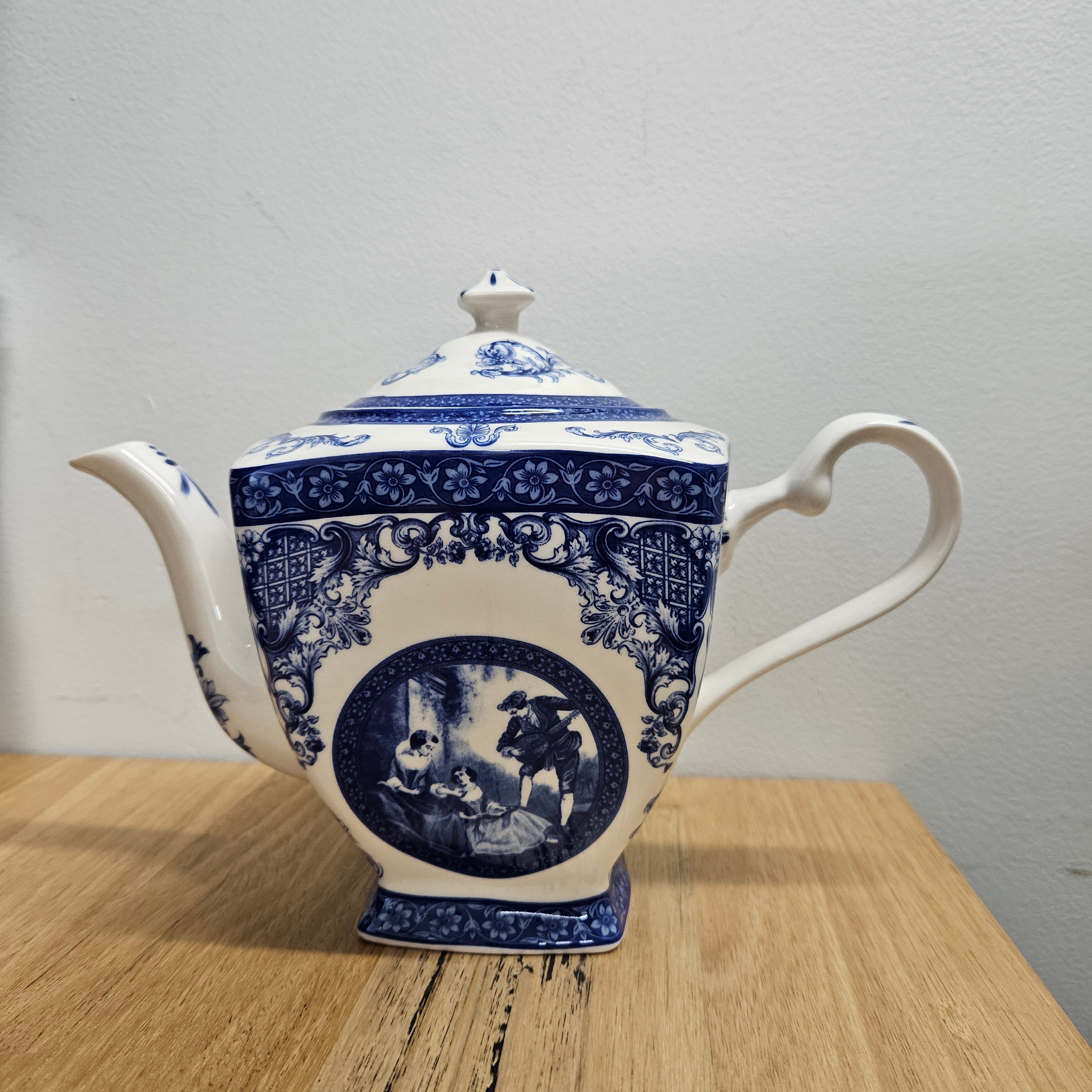 Elegant Blue & White Vintage Teapot – Moonee Ponds Antiques