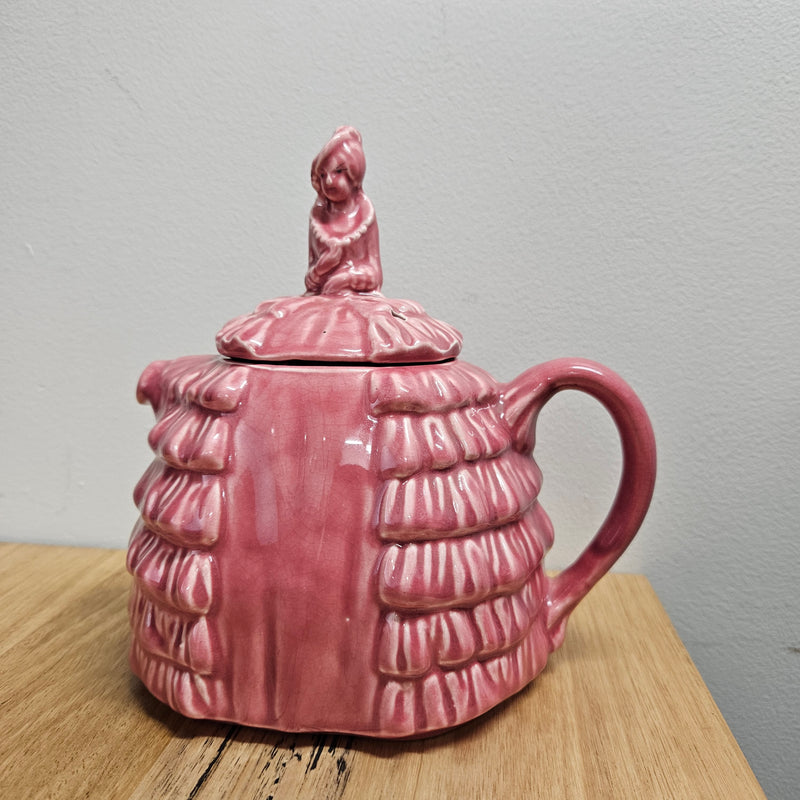 Pretty pink dainty lady English tea pot. There is a chip on the rim of lid, please see photos as they form part of the description. 