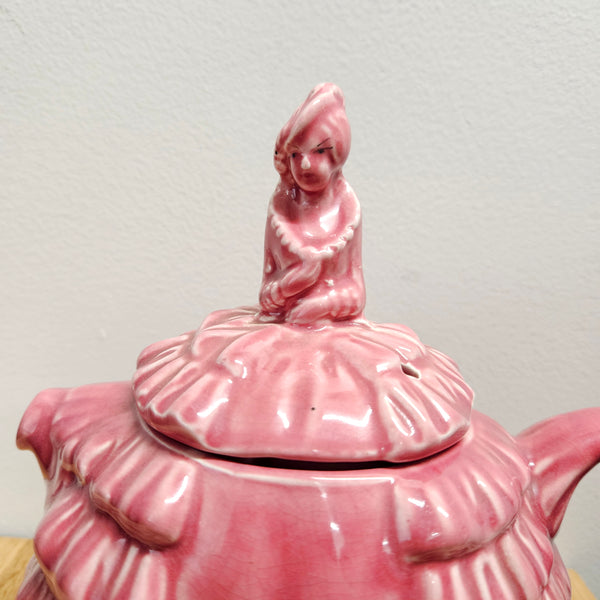 Pretty pink dainty lady English tea pot. There is a chip on the rim of lid, please see photos as they form part of the description. 