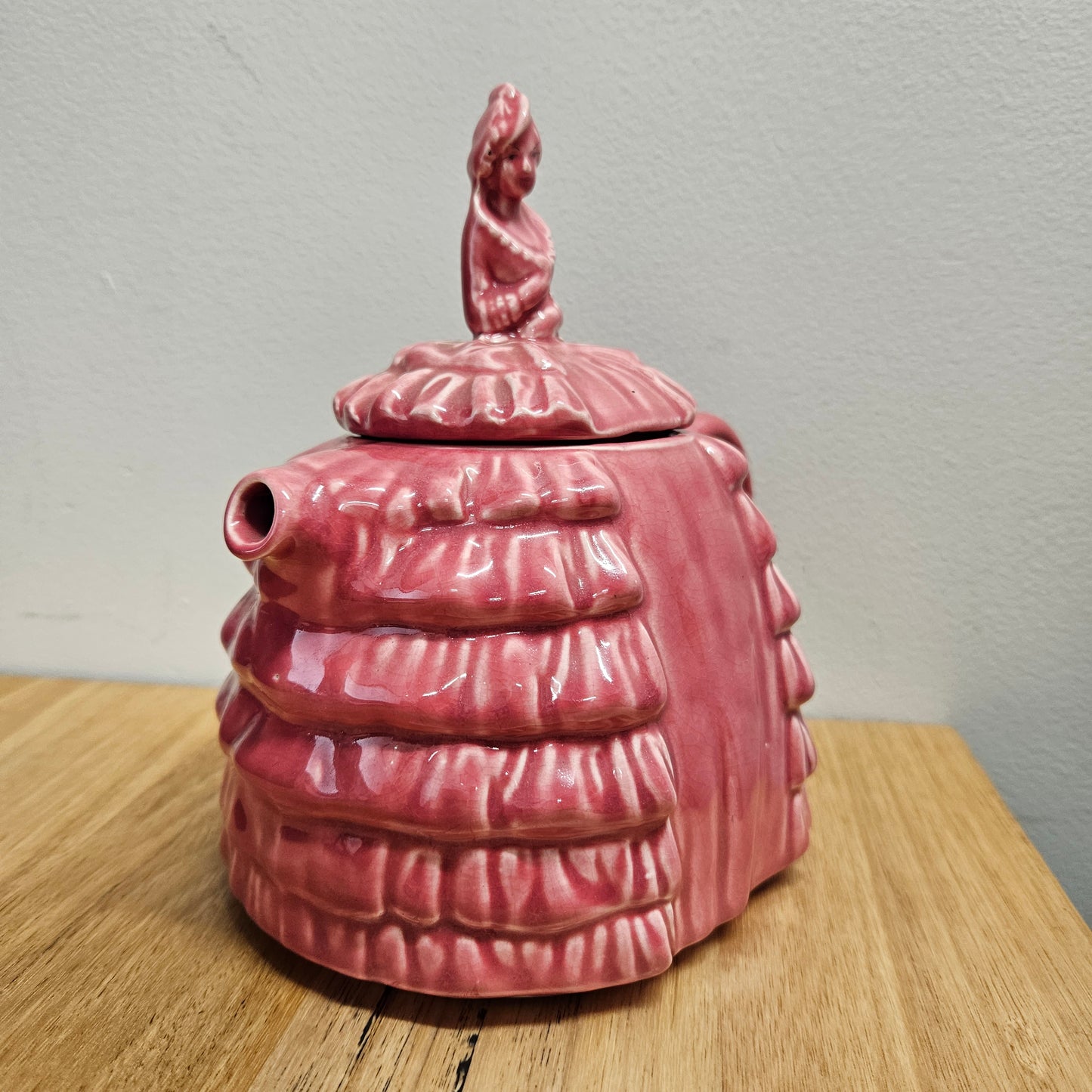 Pretty pink dainty lady English tea pot. There is a chip on the rim of lid, please see photos as they form part of the description. 