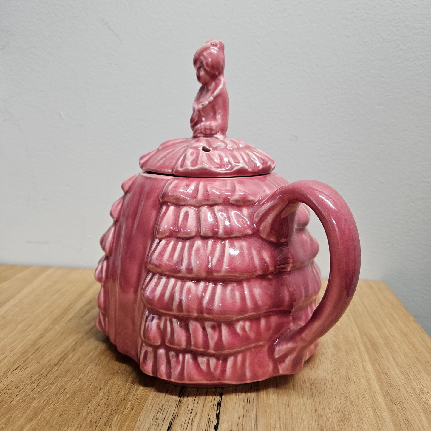 Pretty pink dainty lady English tea pot. There is a chip on the rim of lid, please see photos as they form part of the description. 