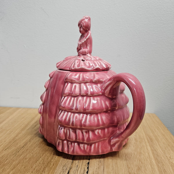 Pretty pink dainty lady English tea pot. There is a chip on the rim of lid, please see photos as they form part of the description. 