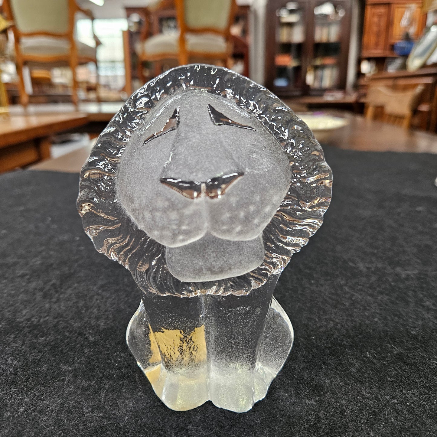 Stunning Royal Krona Sweden Crystal Lion Paperweight.