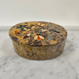 Vintage attractive inlaid soapstone trinket box. Please see photos as they form part of the description. 