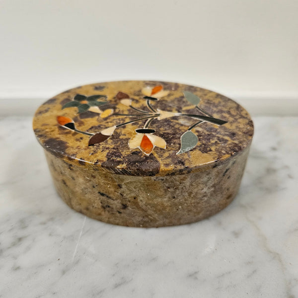 Vintage attractive inlaid soapstone trinket box. Please see photos as they form part of the description. 