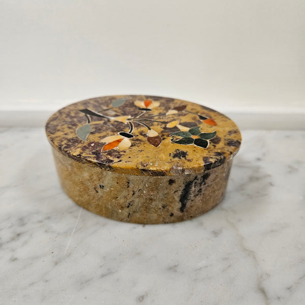 Vintage attractive inlaid soapstone trinket box. Please see photos as they form part of the description. 