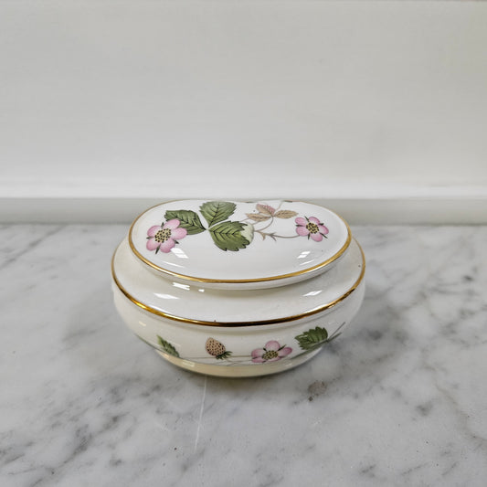 Charming Wedgwood lidded "Wild Strawberry" trinket box. In good original condition. Please see photos as they form part of the description. 