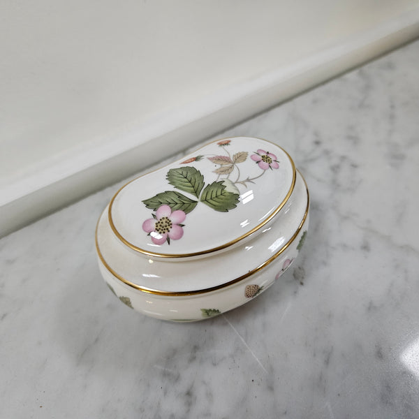 Charming Wedgwood lidded "Wild Strawberry" trinket box. In good original condition. Please see photos as they form part of the description. 