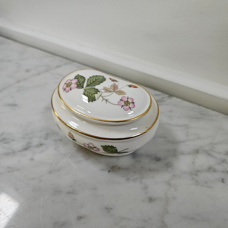 Charming Wedgwood lidded "Wild Strawberry" trinket box. In good original condition. Please see photos as they form part of the description. 