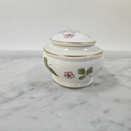 Charming Wedgwood lidded "Wild Strawberry" trinket box. In good original condition. Please see photos as they form part of the description. 
