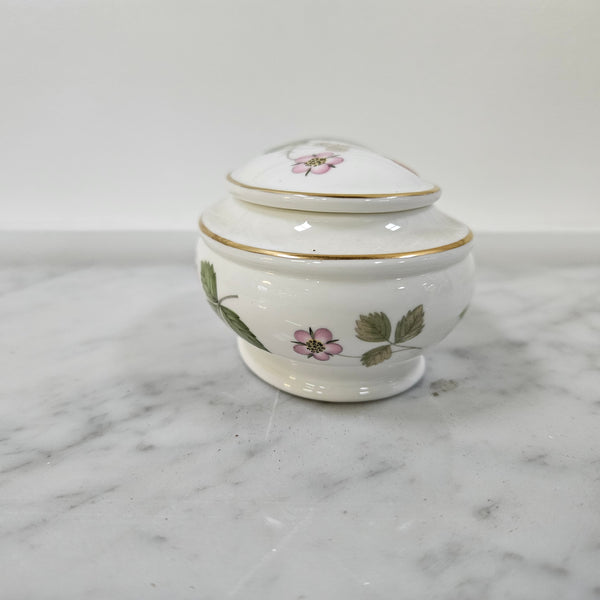 Charming Wedgwood lidded "Wild Strawberry" trinket box. In good original condition. Please see photos as they form part of the description. 