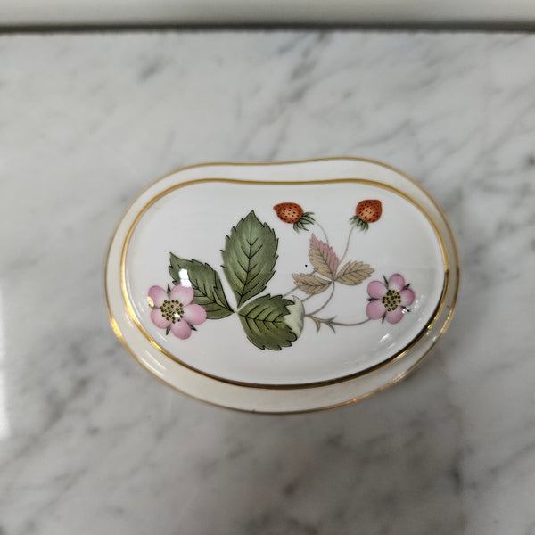 Charming Wedgwood lidded "Wild Strawberry" trinket box. In good original condition. Please see photos as they form part of the description. 