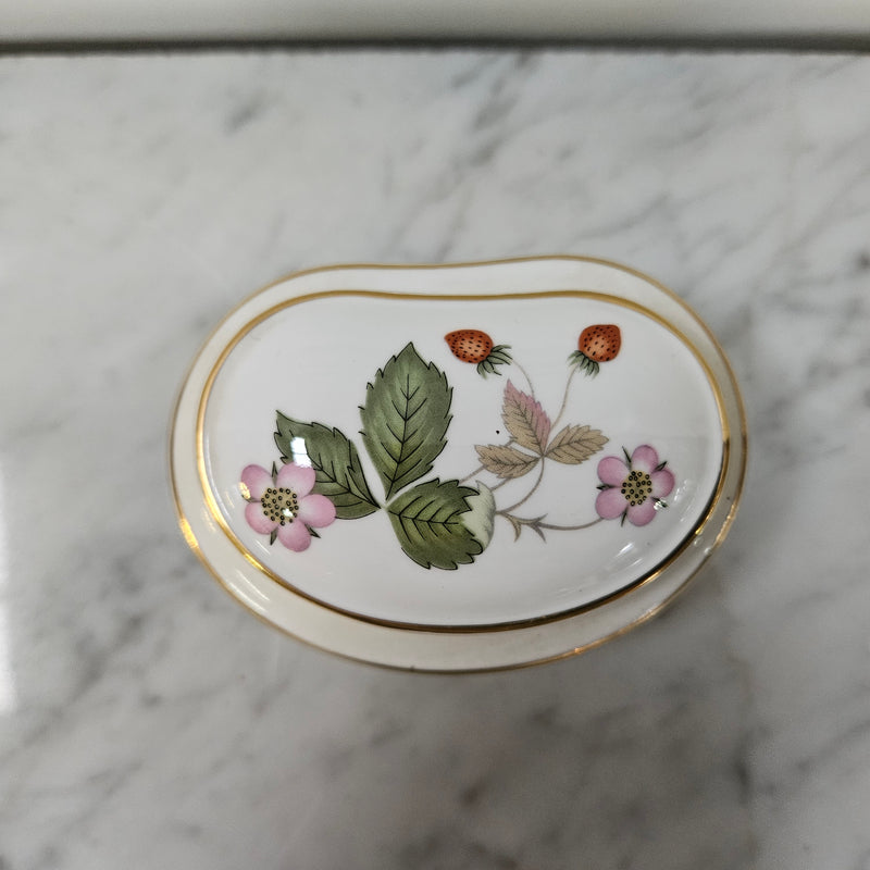 Charming Wedgwood lidded "Wild Strawberry" trinket box. In good original condition. Please see photos as they form part of the description. 
