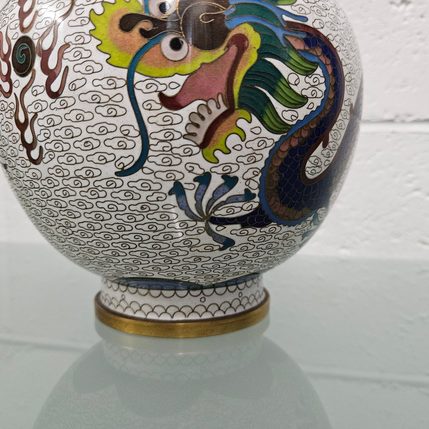 Stunning Vintage Chinese Cloisonné Vase decorated with 5 toed dragon.  Please see photos as they form part of the description.