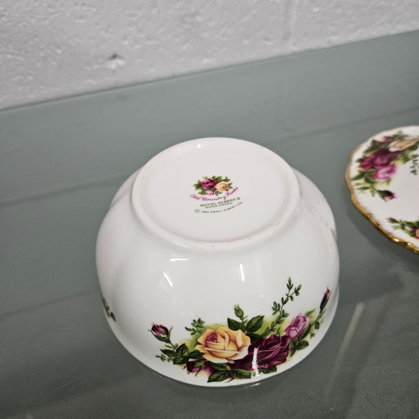 Royal Albert "Old Country Roses" small covered bowl.  Please see photos as they form part of the description.