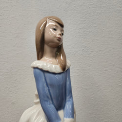 Nao by Lladro Girl Holding Straw Hat | Antique & Vintage | Moonee Ponds Antiques | Australia Wide Delivery