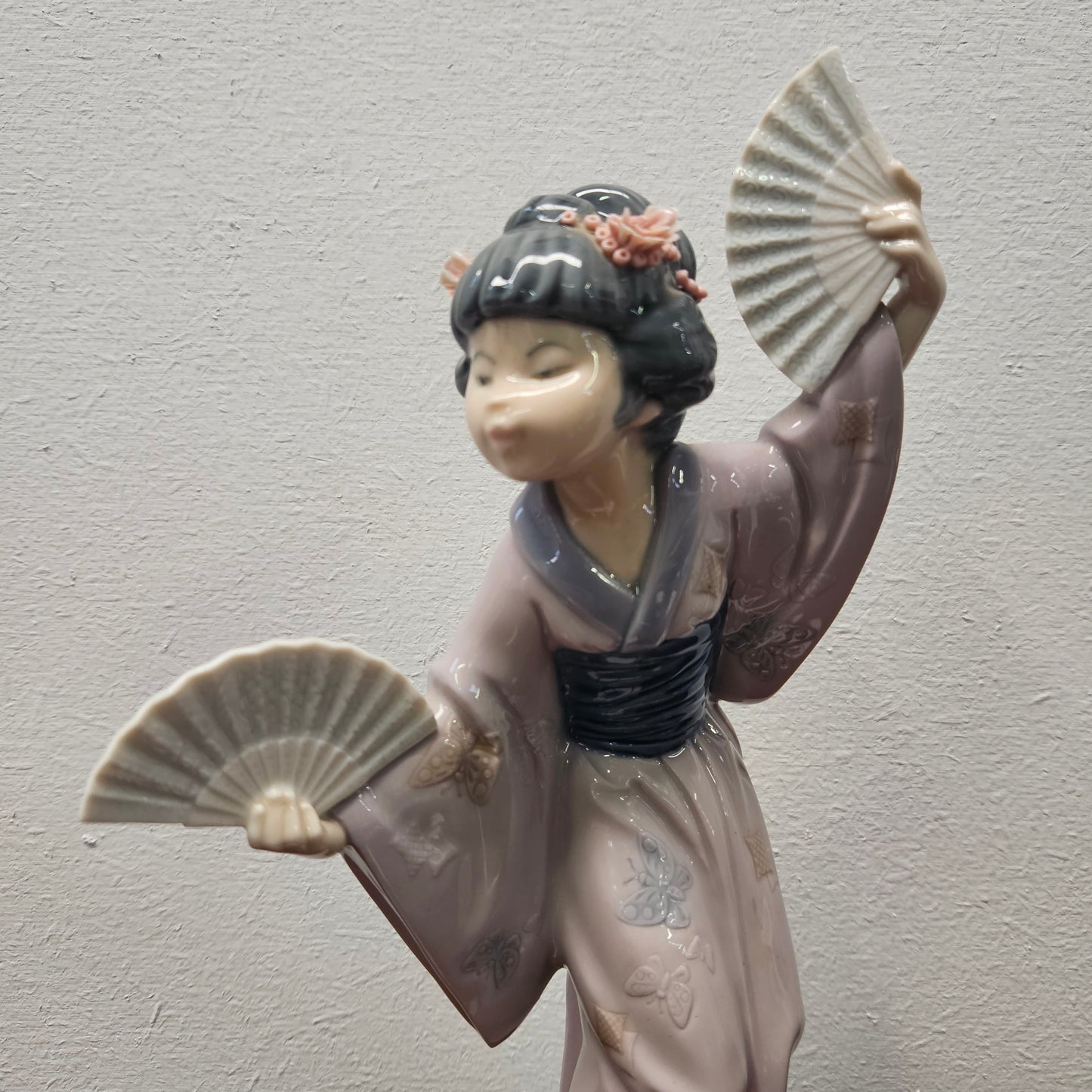 Stunning Lladro Geisha Dancing Girl with fans.